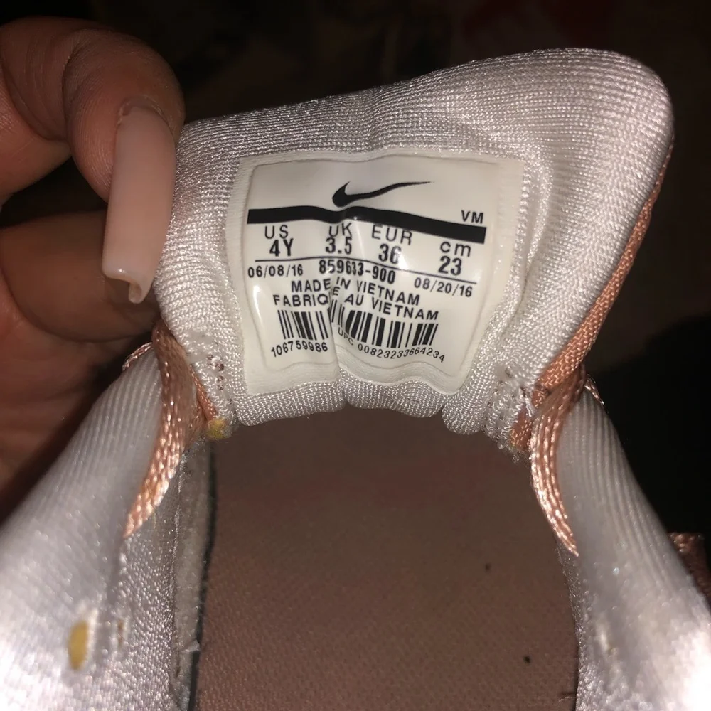 Women/ Big girl Sz 4Y Metallic Rose Gold Air Max - Picture 7 of 8